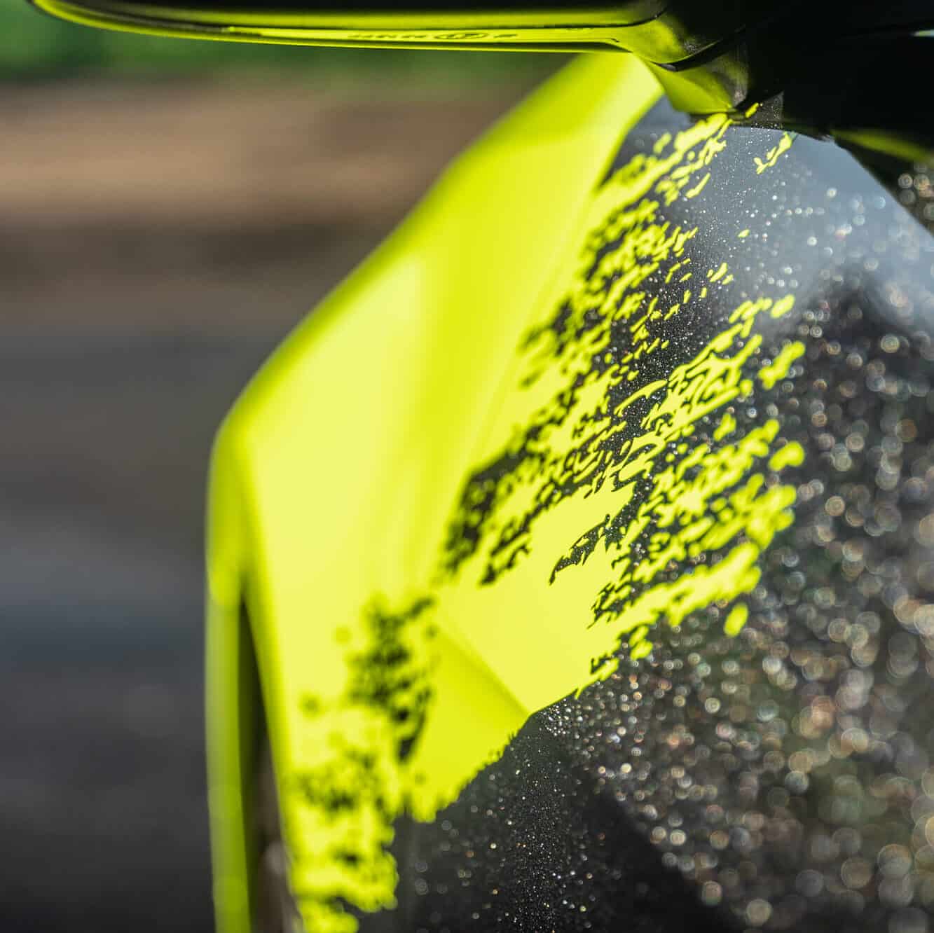 Détails d'un covering fluo sur une Golf 7