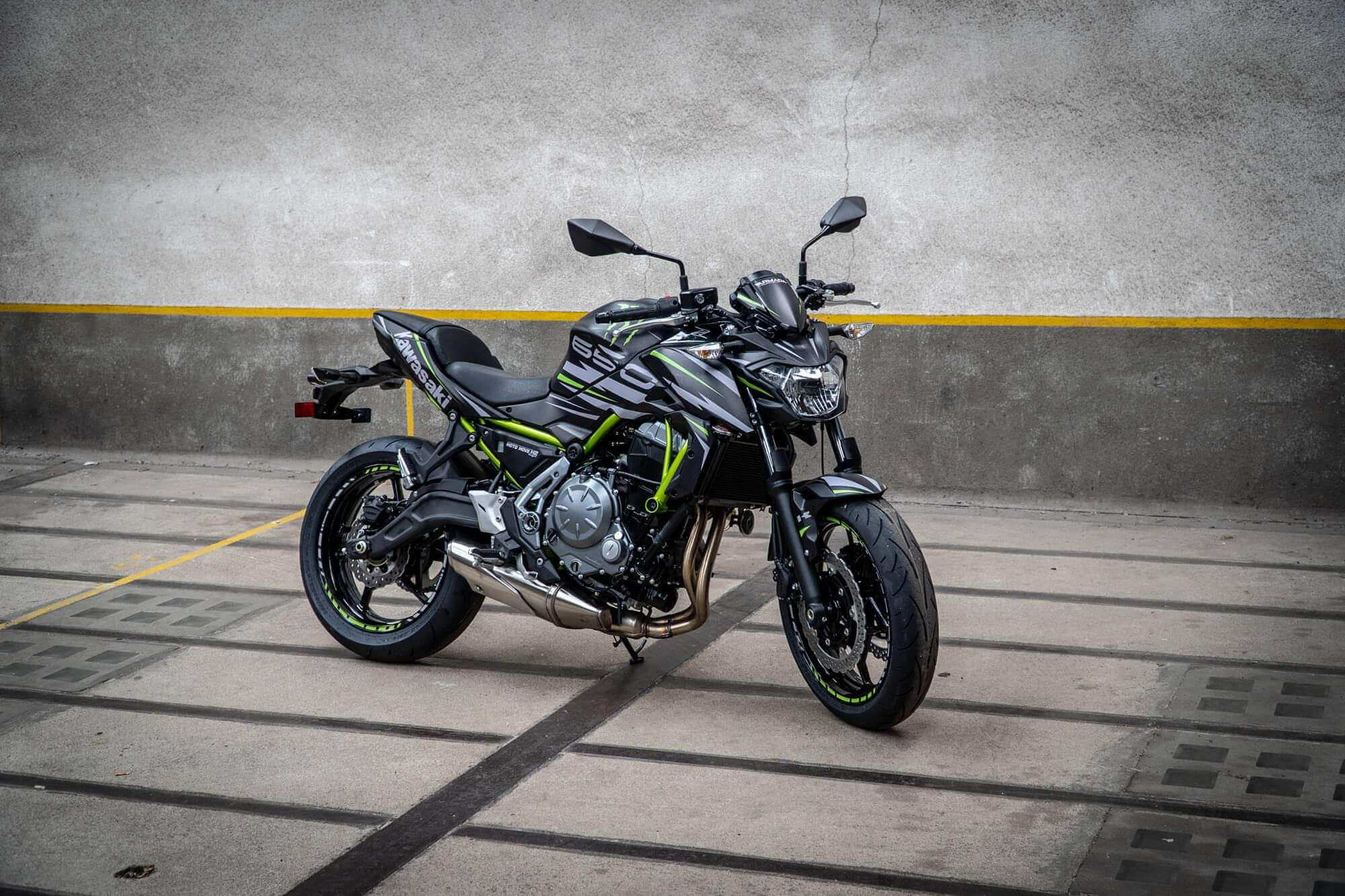 kit déco monster energy Kawasaki Z650 moto move limoges