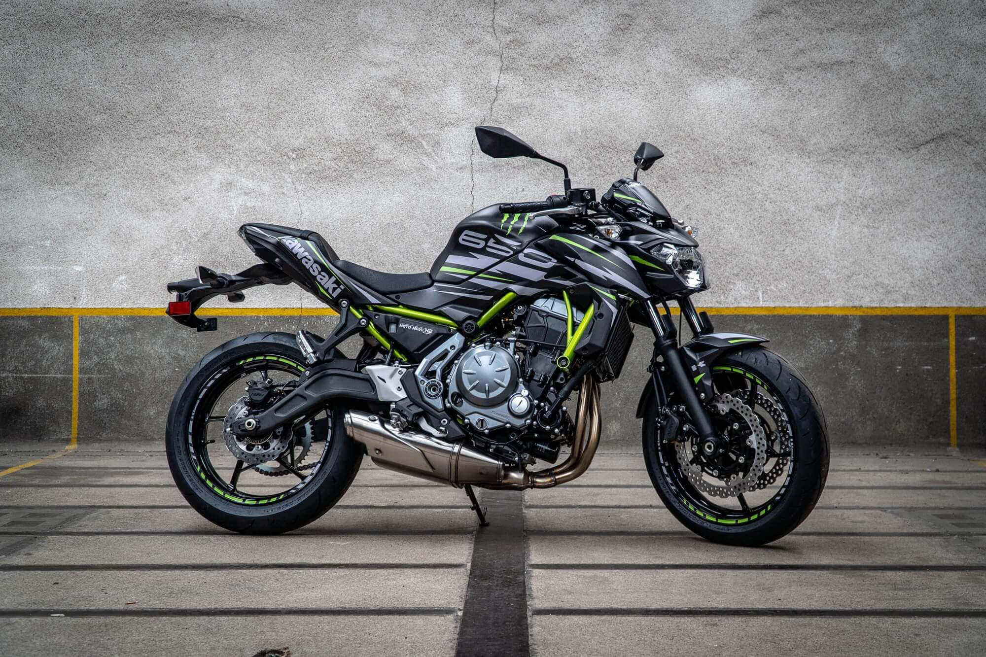 kit déco monster energy Kawasaki Z650 moto move limoges