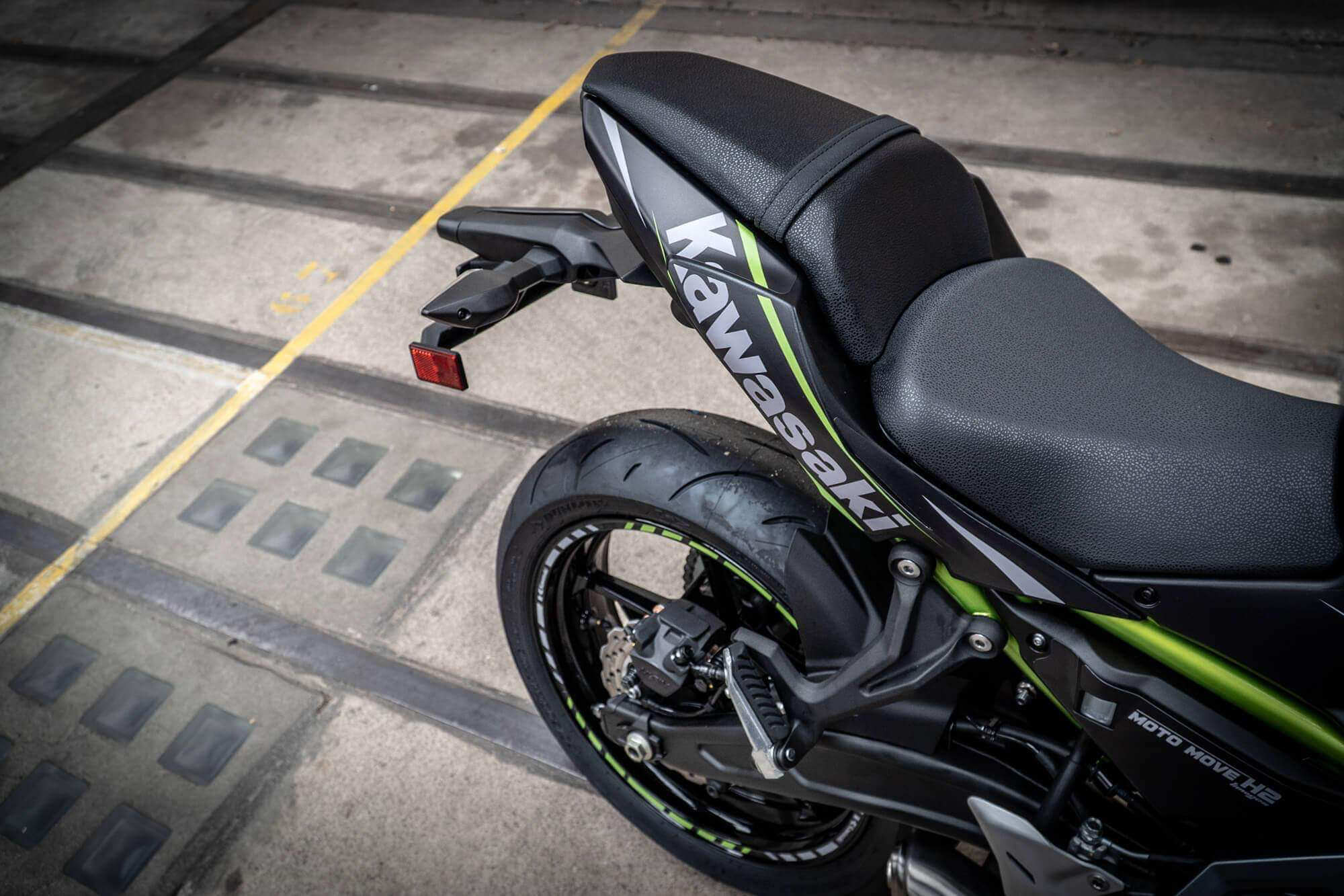 kit déco monster energy Kawasaki Z650 moto move limoges