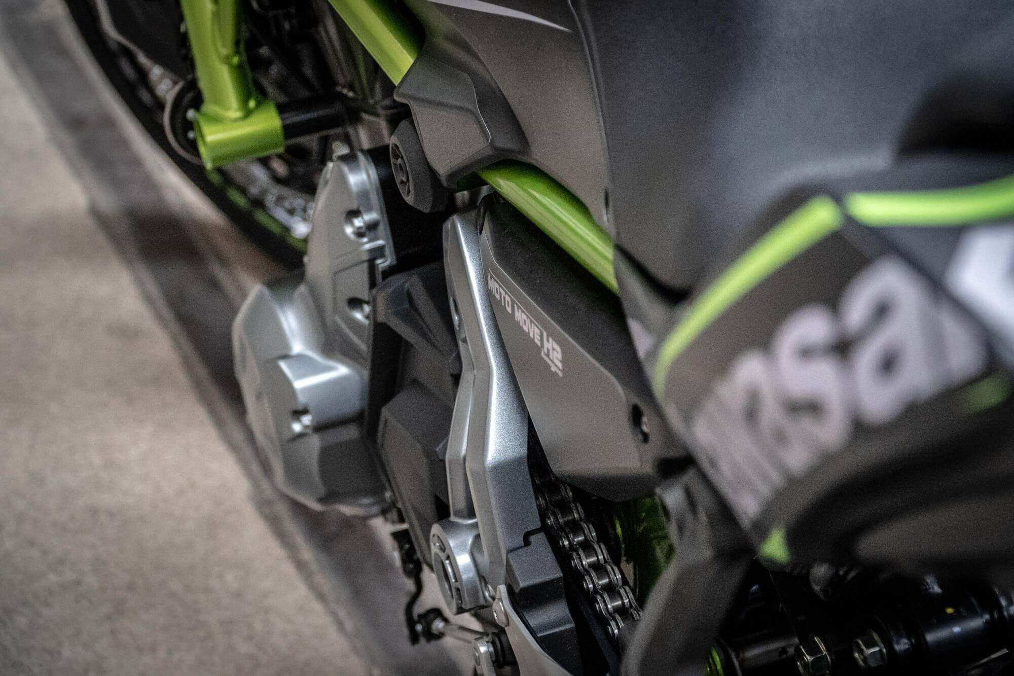 kit déco monster energy Kawasaki Z650 moto move limoges