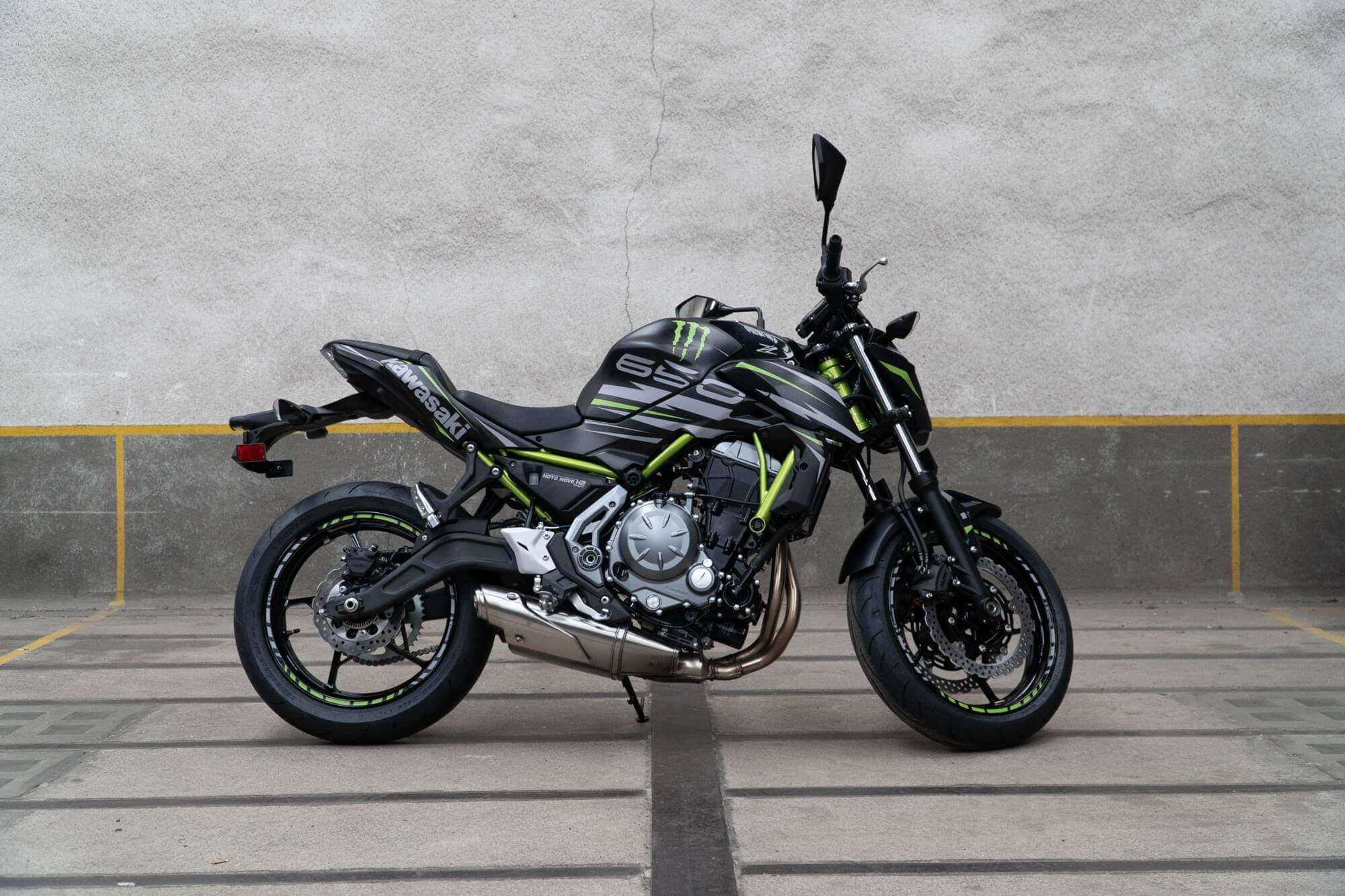 kit déco monster energy Kawasaki Z650 moto move limoges