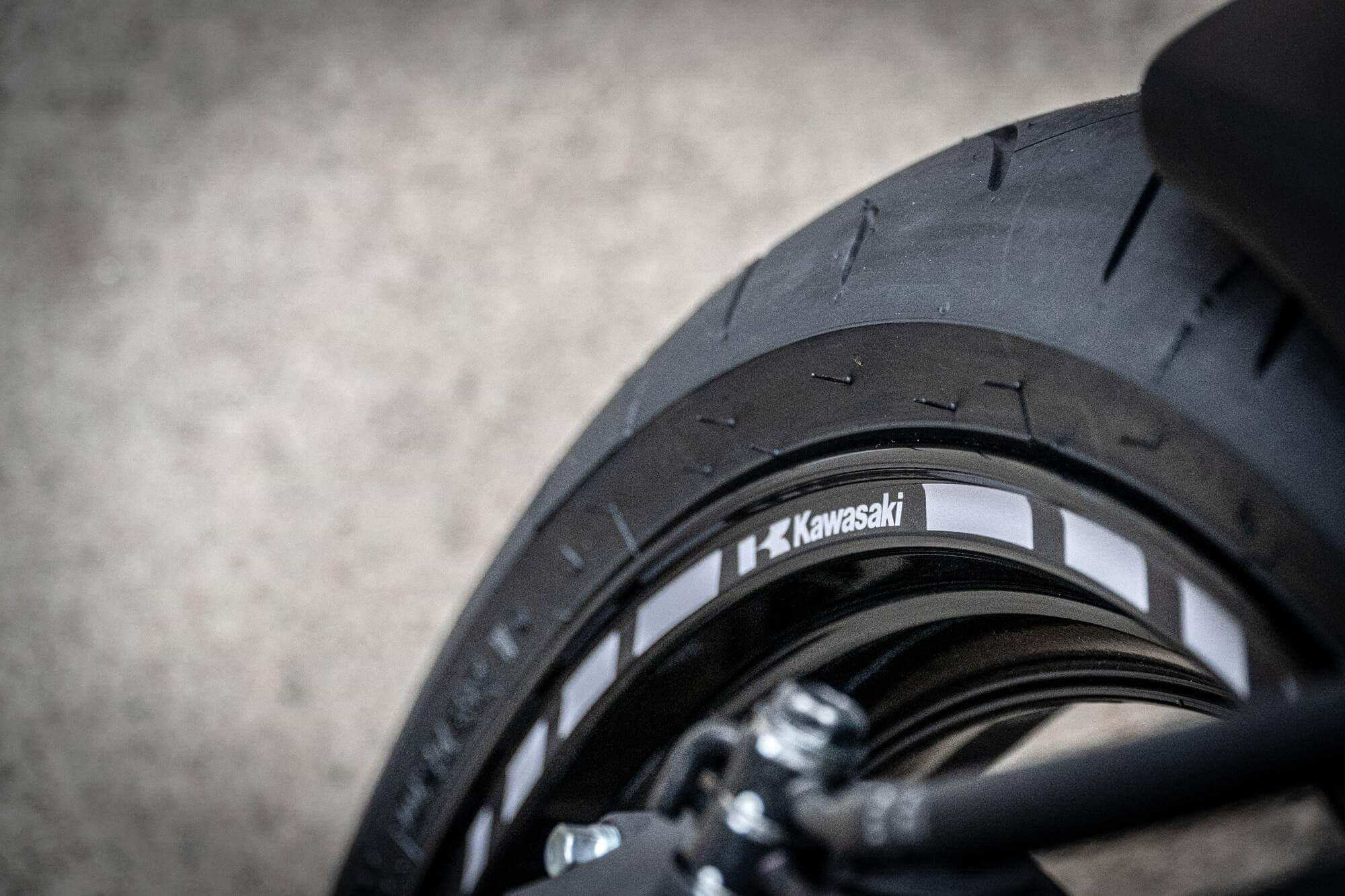 kit déco monster energy Kawasaki Z650 moto move limoges