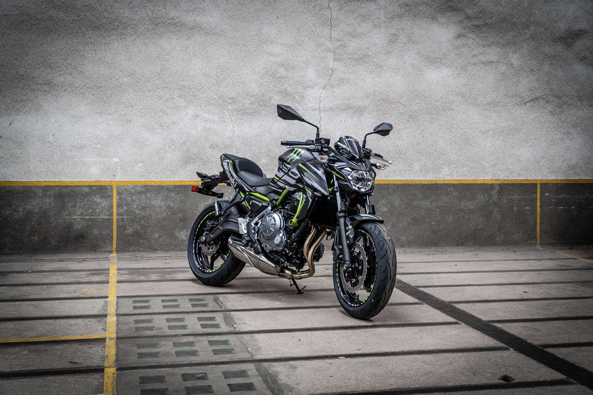 kit déco monster energy Kawasaki Z650 moto move limoges
